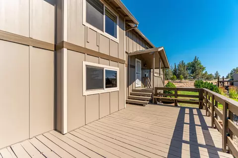 Exterior - 1896 SE Hoffman Dr, Madras, OR 97741 photo 1 of 12