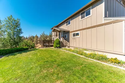 Exterior - 1896 SE Hoffman Dr, Madras, OR 97741 photo 8 of 12