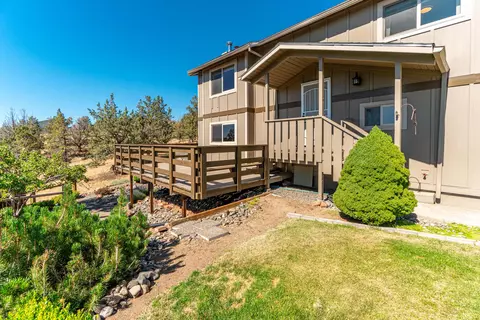 1896 SE Hoffman Dr, Madras, OR 97741