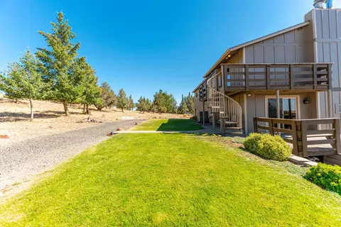 Exterior - 1896 SE Hoffman Dr, Madras, OR 97741 photo 7 of 12
