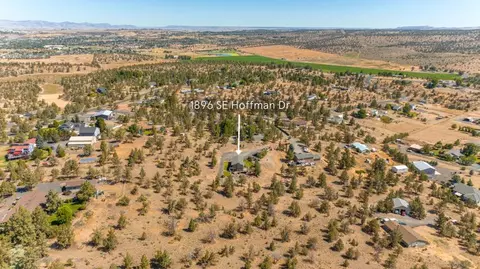 View/Area - 1896 SE Hoffman Dr, Madras, OR 97741 photo 2 of 3