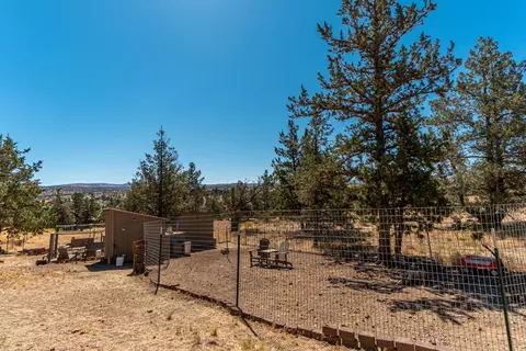 Exterior - 1896 SE Hoffman Dr, Madras, OR 97741 photo 11 of 12