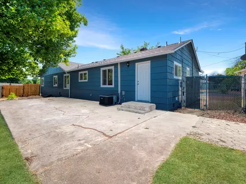 1100 Loal St, Medford, OR 97501
