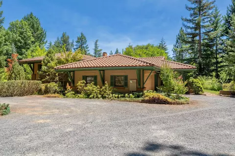 330 W Pickett Creek Rd, Grants Pass, OR 97527