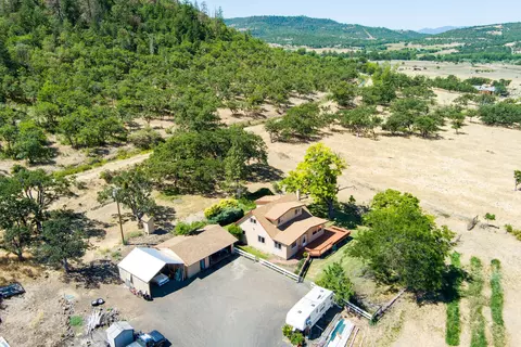 3280 E Antelope Rd, Eagle Point, OR 97524 photo 4