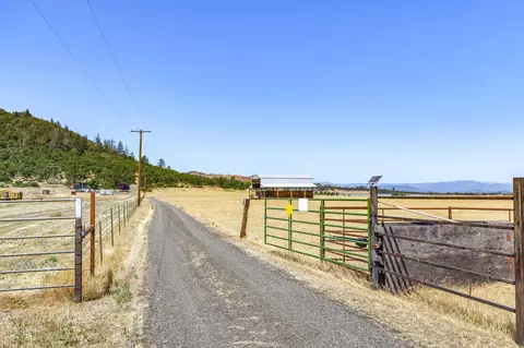 3280 E Antelope Rd, Eagle Point, OR 97524 photo 10