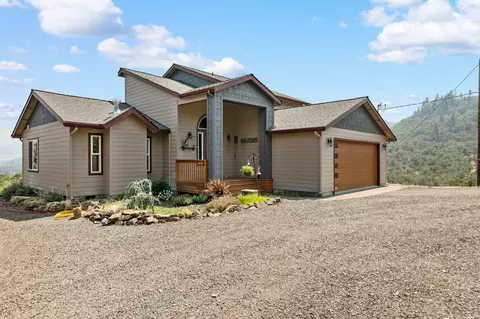 1486 Craiglea Dr, Eagle Point, OR 97524 photo 2