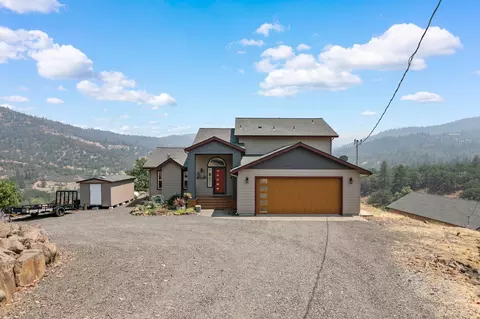 1486 Craiglea Dr, Eagle Point, OR 97524 photo 3