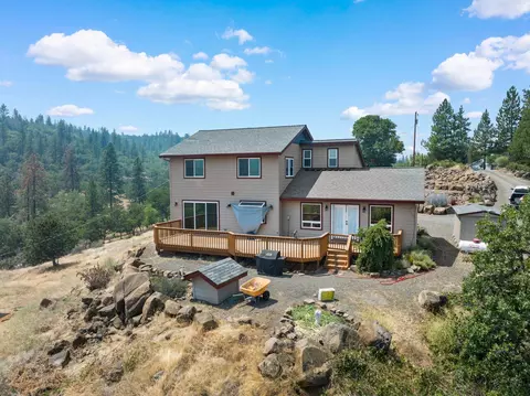 1486 Craiglea Dr, Eagle Point, OR 97524