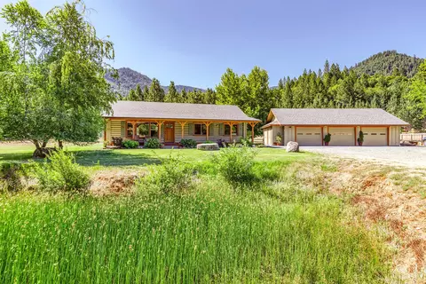 2343 Fish Hatchery Rd, Grants Pass, OR 97527