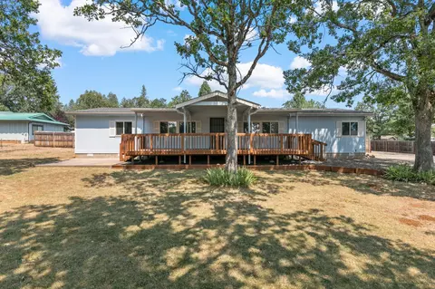 295 Walnut Ln, Shady Cove, OR 97539