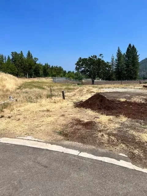 144 Hannahs Way, Shady Cove, OR 97539