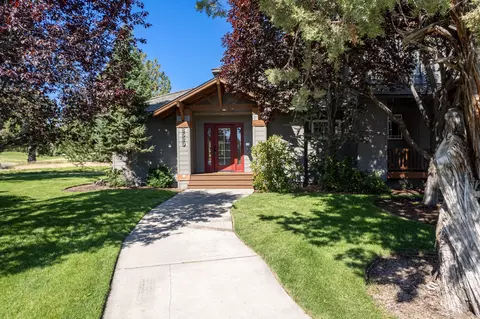 8530 Golden Pheasant Ct, Redmond, OR 97756