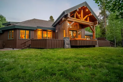 56770 Nest Pine Dr, Bend, OR 97707 photo 2