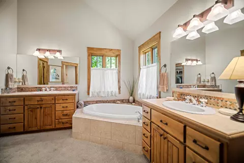 56770 Nest Pine Dr, Bend, OR 97707 photo 17
