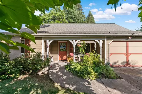 2592 Merriman Rd, Medford, OR 97501