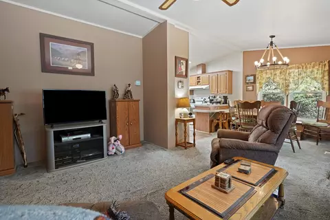 15431 Emerald Dr, La Pine, OR 97739 photo 5
