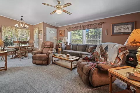 15431 Emerald Dr, La Pine, OR 97739 photo 3