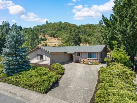 511 Gold Ter, Rogue River, OR 97537