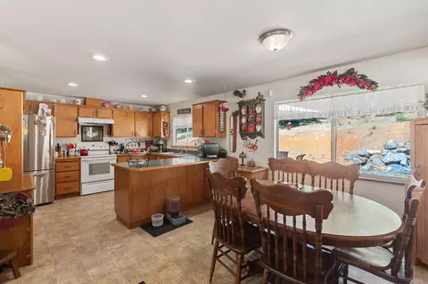 1436 Marcy Loop Rd, Grants Pass, OR 97527 photo 9