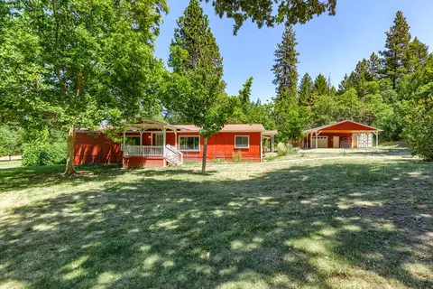 739 Pleasant Valley Rd, Merlin, OR 97532