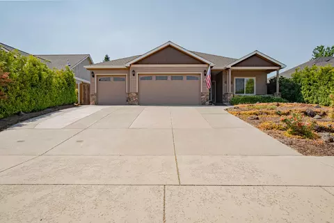 540 St Augustine Dr, Medford, OR 97504