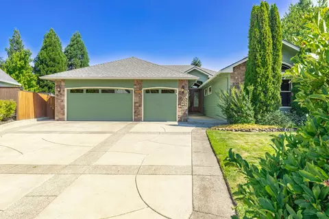 234 Bellerive Dr, Eagle Point, OR 97524