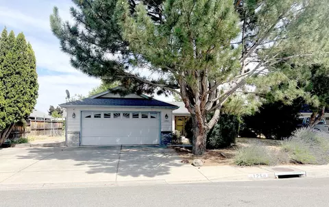 1258 Looking Glass Way, Central Point, OR 97502