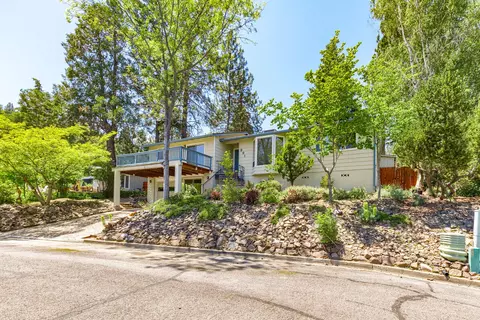 991 Hiawatha Pl, Ashland, OR 97520