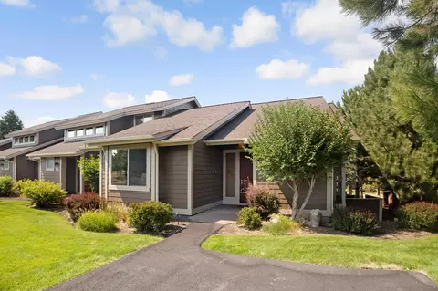 10596 Village Loop, Redmond, OR 97756