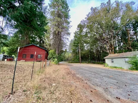 110 Old Stage Rd, Wolf Creek, OR 97497