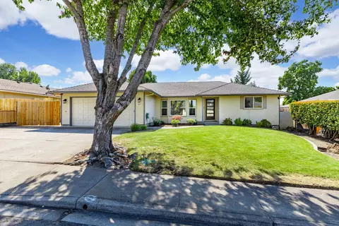 1871 Pinedale St, Medford, OR 97504