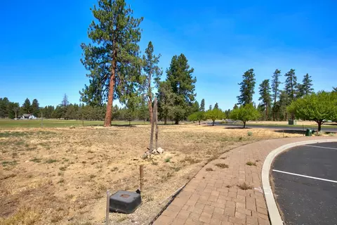 726 W View Loop, Sisters, OR 97759 photo 8