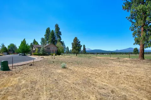 726 W View Loop, Sisters, OR 97759 photo 7