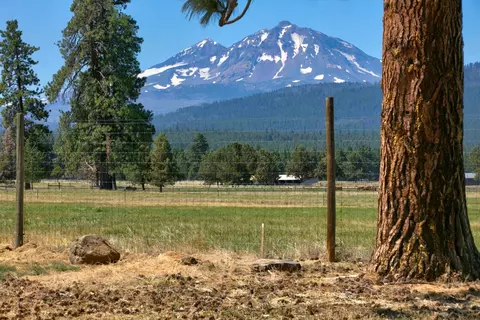 726 W View Loop, Sisters, OR 97759 photo 13