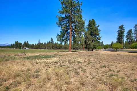 726 W View Loop, Sisters, OR 97759 photo 4