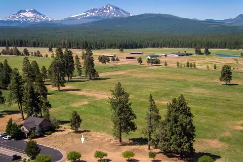 726 W View Loop, Sisters, OR 97759 photo 2