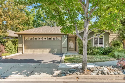 2109 Birchwood Ln, Ashland, OR 97520