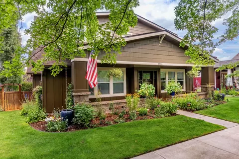 2776 NE Red Oak Dr, Bend, OR 97701