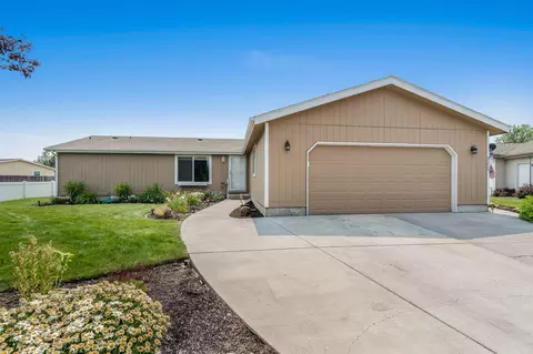 802 NE Sioux Ct, Redmond, OR 97756