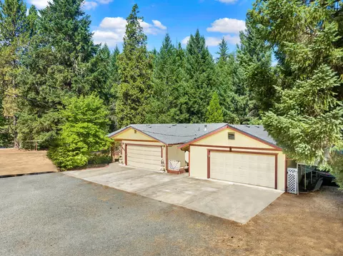 4600 Azalea Dr, Grants Pass, OR 97526