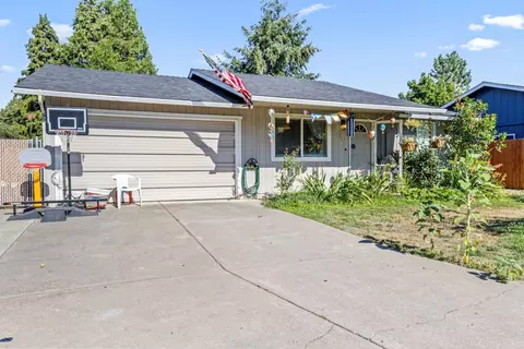 513 S 2nd St, Talent, OR 97540