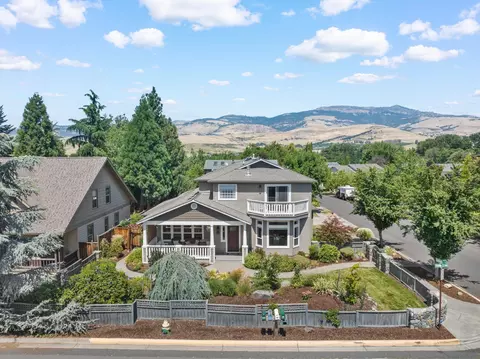 149 Orange Ave, Ashland, OR 97520