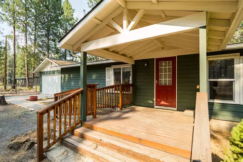 59916 Navajo Rd, Bend, OR 97702