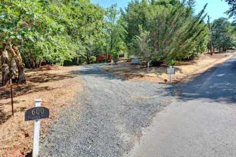 600 Trollview Rd, Grants Pass, OR 97527