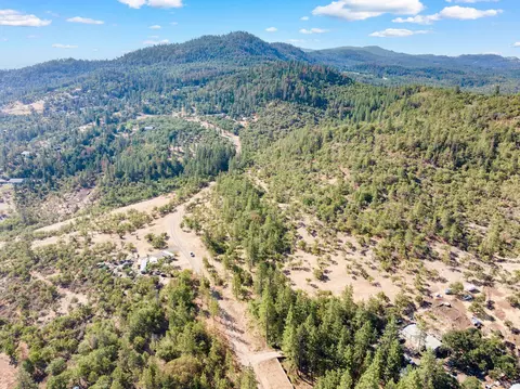 2301 Wren Ridge Dr, Eagle Point, OR 97524 photo 3