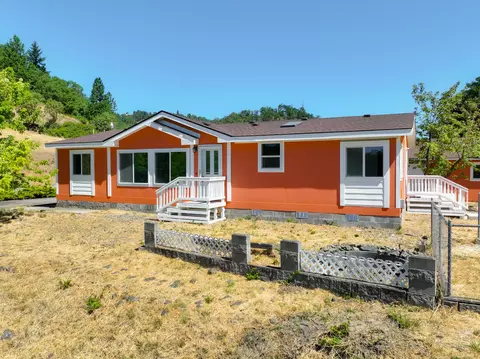 731 W Amanda St, Roseburg, OR 97471