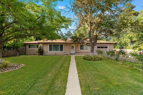 921 SW Rogue River Ave, Grants Pass, OR 97526