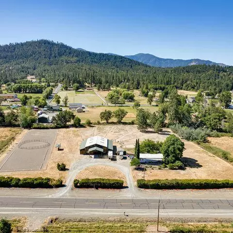 4473 Demaray Dr, Grants Pass, OR 97527