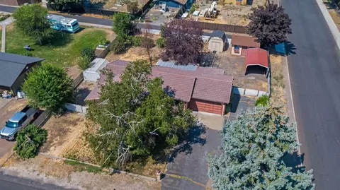 2327 NW 11th St, Redmond, OR 97756